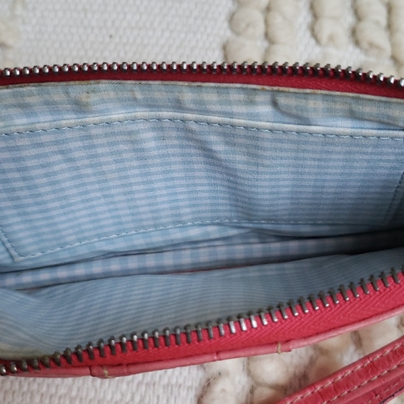 Dooney & Bourke pink crocodile wristlet - Picture 4 of 4